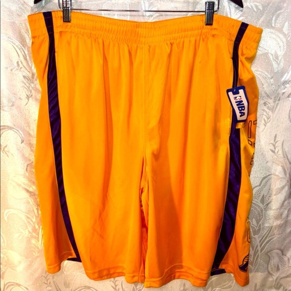 NBA GOLD BASKETBALL SHORTS SIZE XL